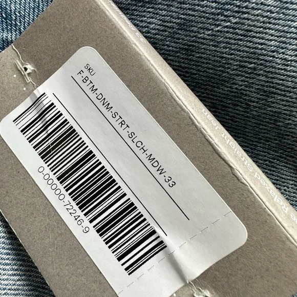 NWT EVERLANE SIZE 33 The Relaxed Straight Fit leg Organic Cotton Jeans - Picture 6 of 8